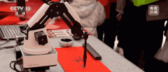 使做品正在分歧展